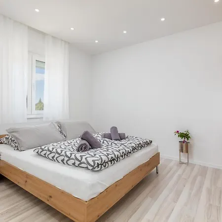 Apartman Knezevic A Fazana Exterior photo