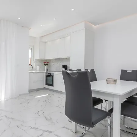 Apartman Knezevic A Fazana Exterior photo