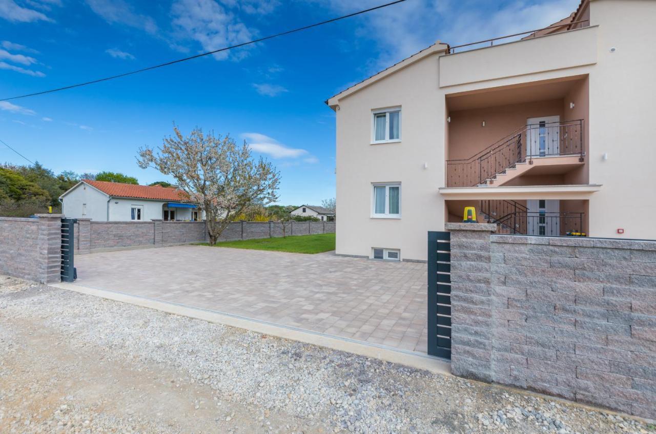 Knezevic A